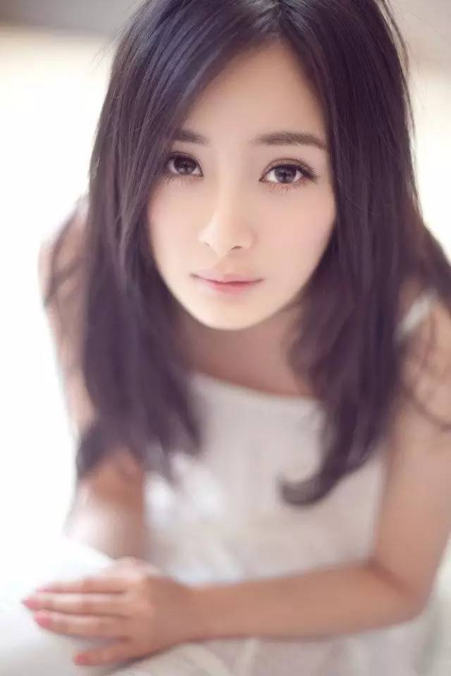 弹壳与高跟鞋